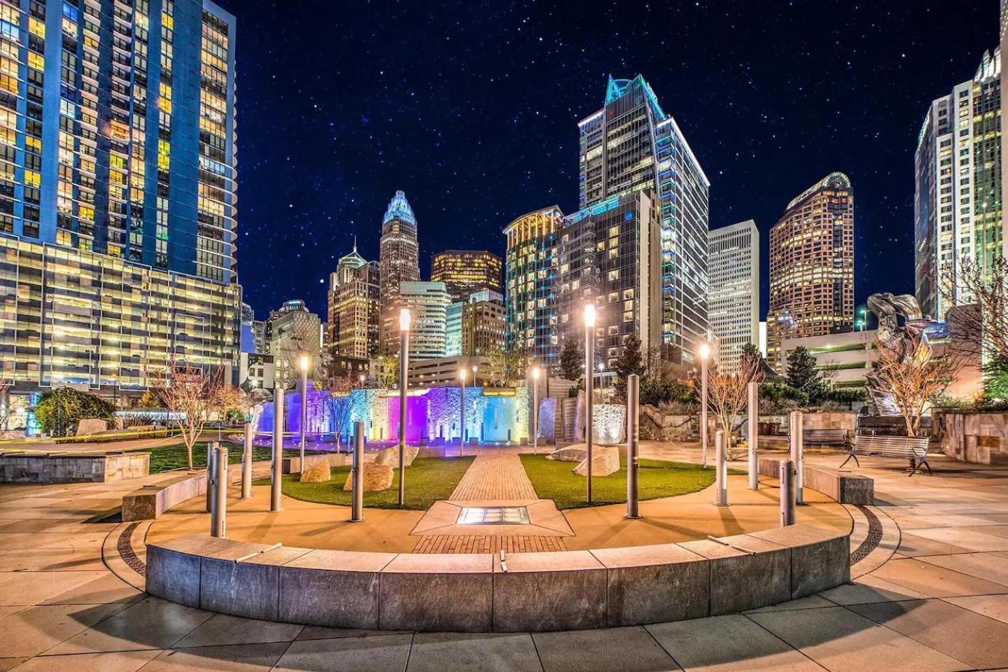 Spacious 2 Bedroom 2 Bathroom Apartment With Balcony In Uptown Charlotte! City Views & Free Parking! エクステリア 写真