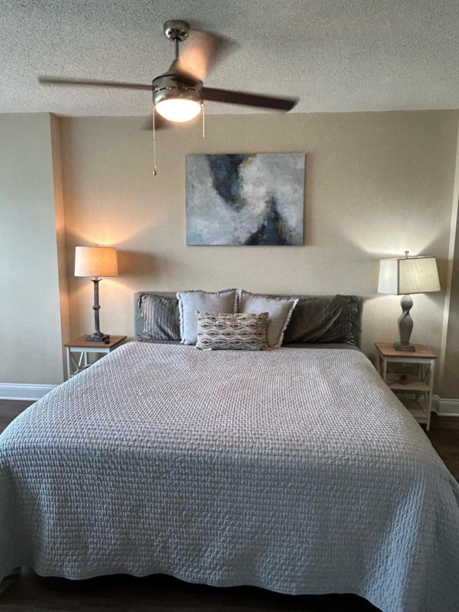 Spacious 2 Bedroom 2 Bathroom Apartment With Balcony In Uptown Charlotte! City Views & Free Parking! エクステリア 写真